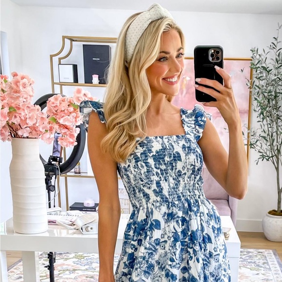 Lele Sadoughi Bianca Eyelet Knotted Headband - Picture 8 of 9